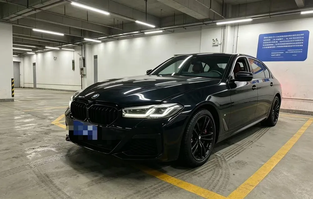 BMW 5-Series, 2022