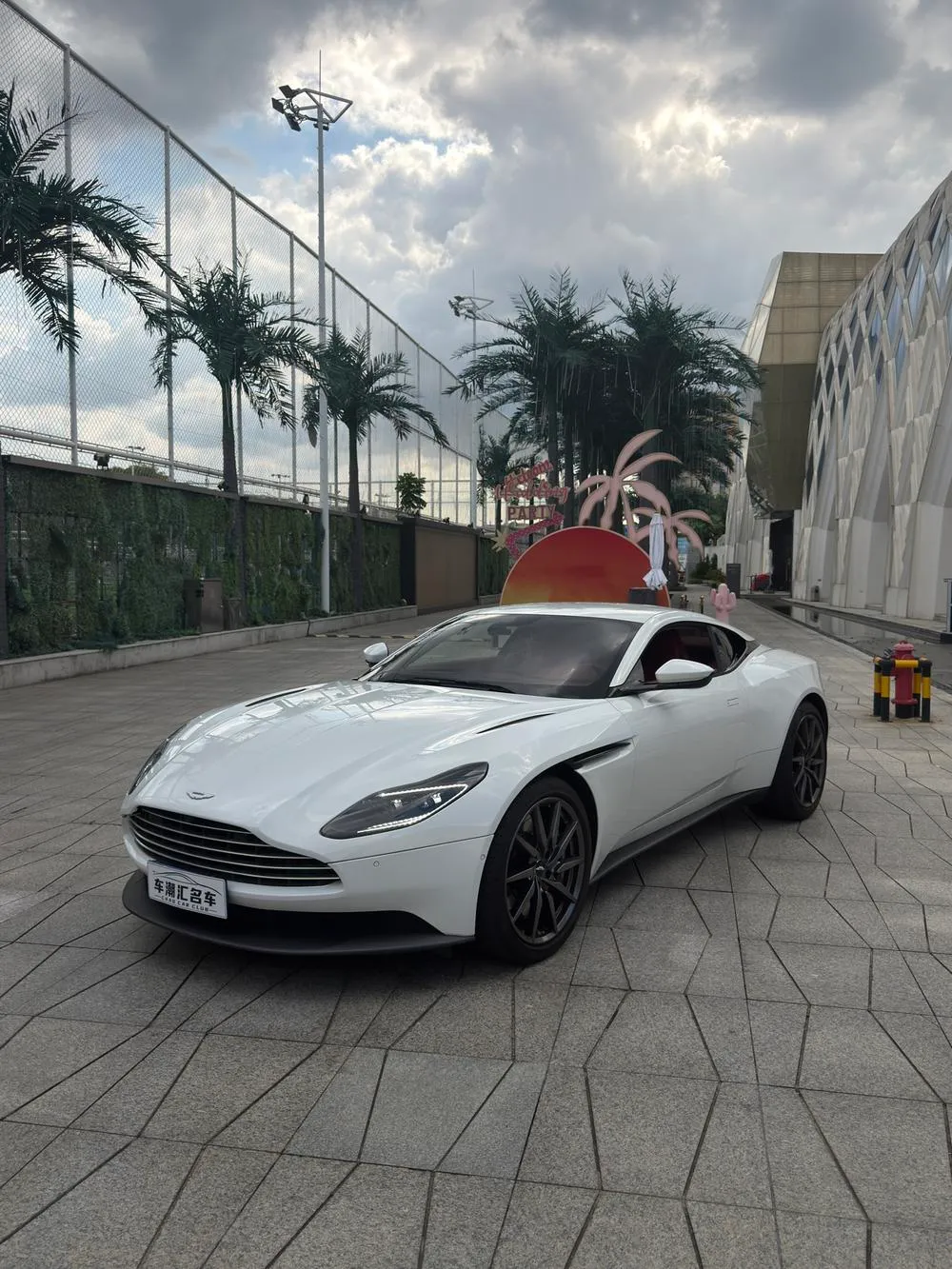 Aston Martin DB11, 2022