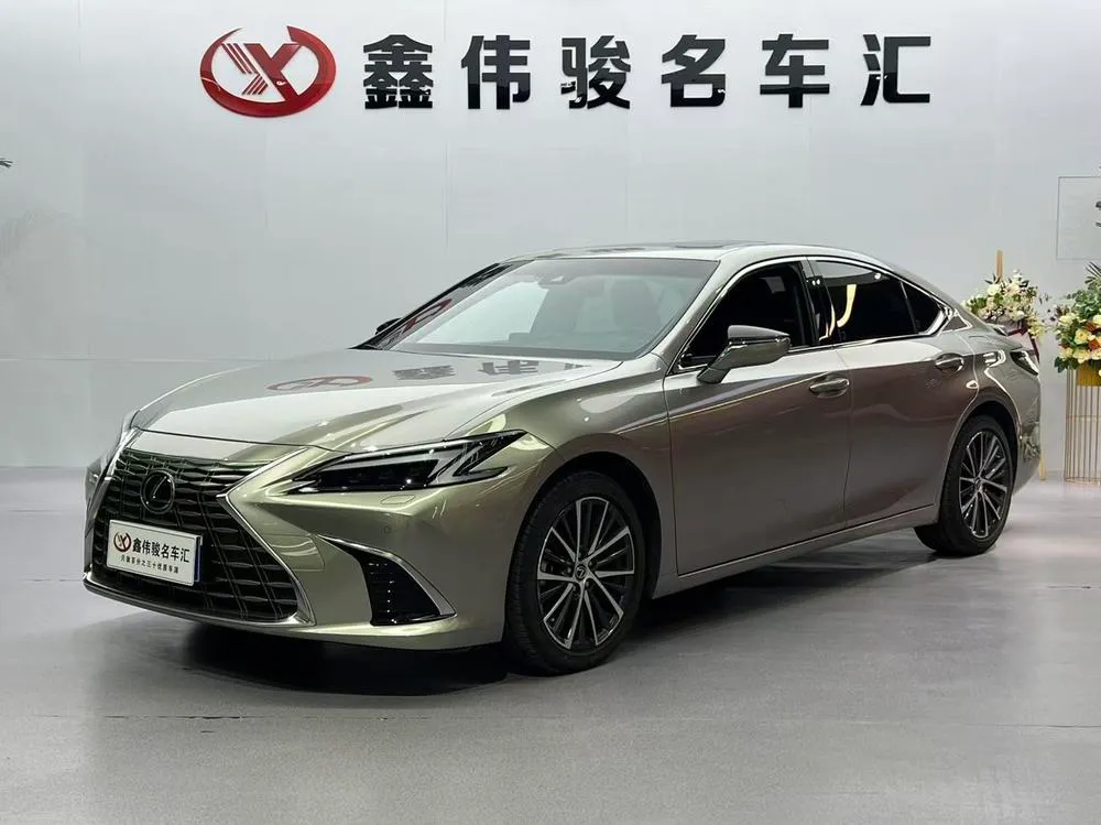 Lexus ES, 2025