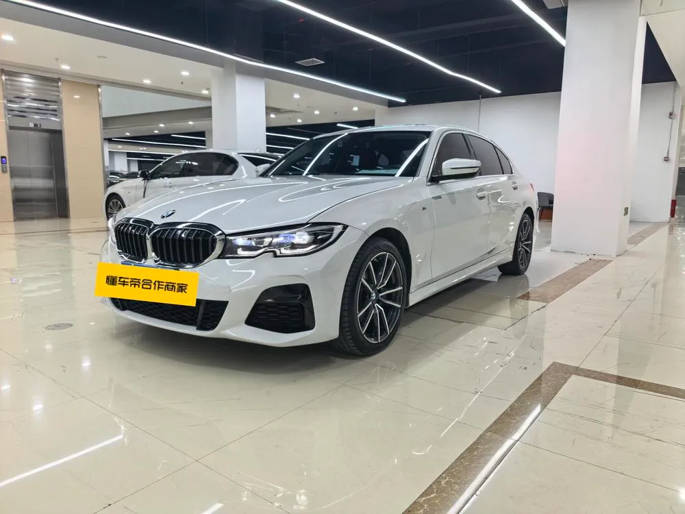 BMW 3-Series, 2022