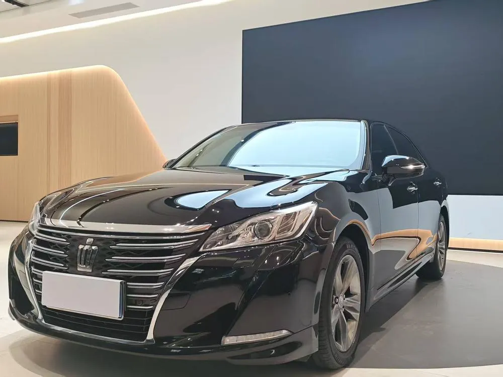 Toyota Crown, 2015