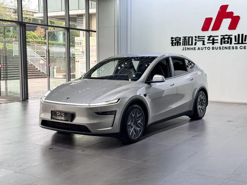 Tesla Model Y L, 2025