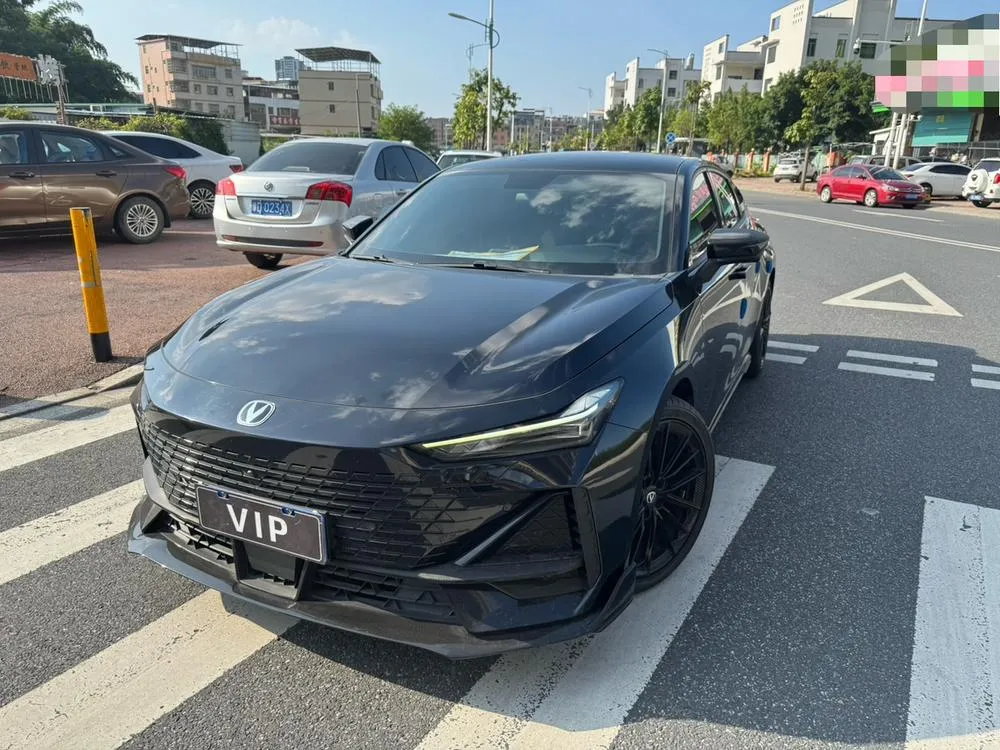 Changan UNI-V 1.5T Navigator Version, 2022 — фото 1