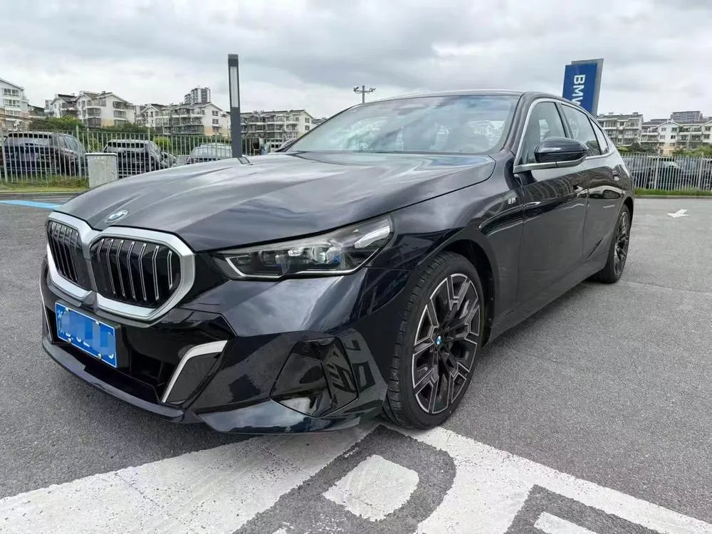 BMW 5-Series, 2025