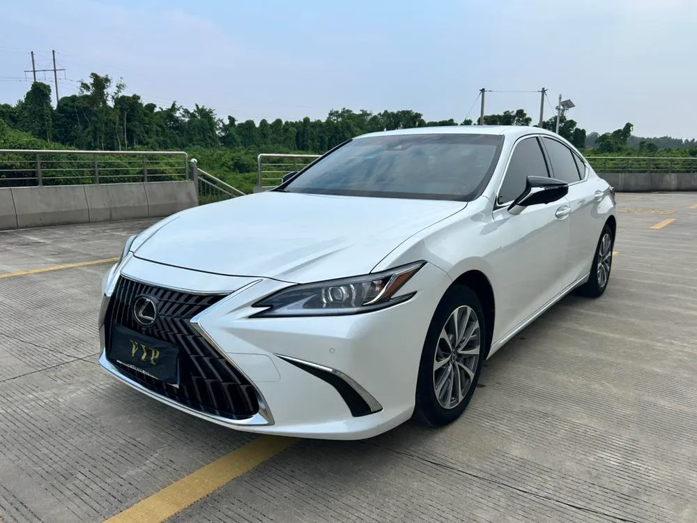 Lexus ES, 2022