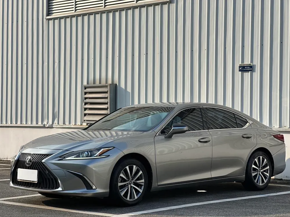 Lexus ES, 2020