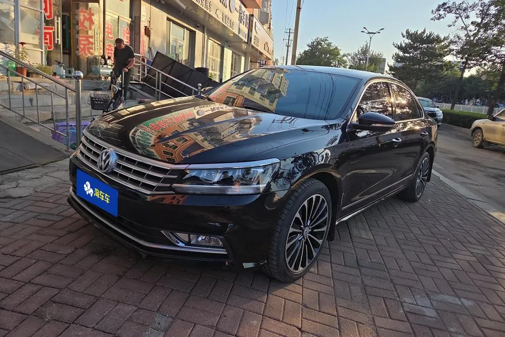 Volkswagen Passat 330TSI DSG Premium Edition, 2017 — фото 1