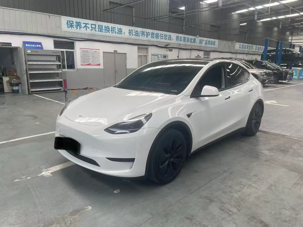 Tesla Model Y, 2024