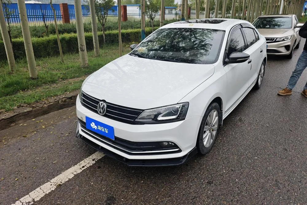 Volkswagen Sagitar 230TSI Auto Comfort Version, 2015 — фото 1
