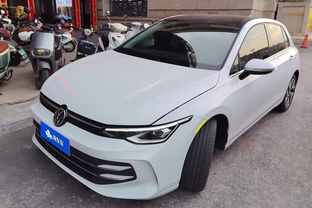 Volkswagen Golf, 2025