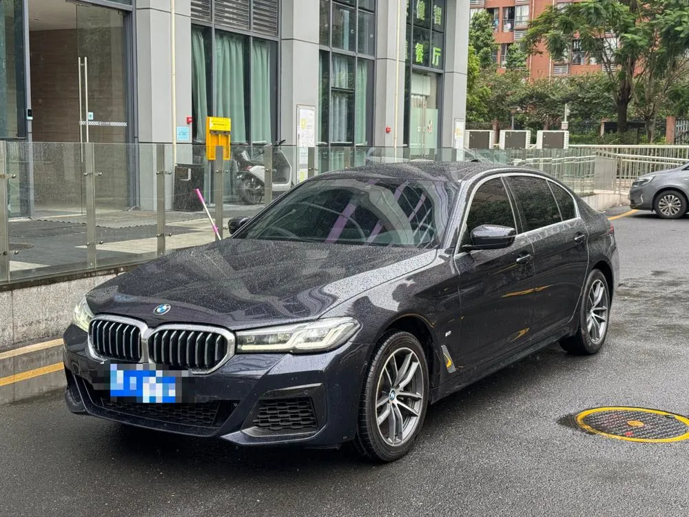 BMW 5-Series, 2022