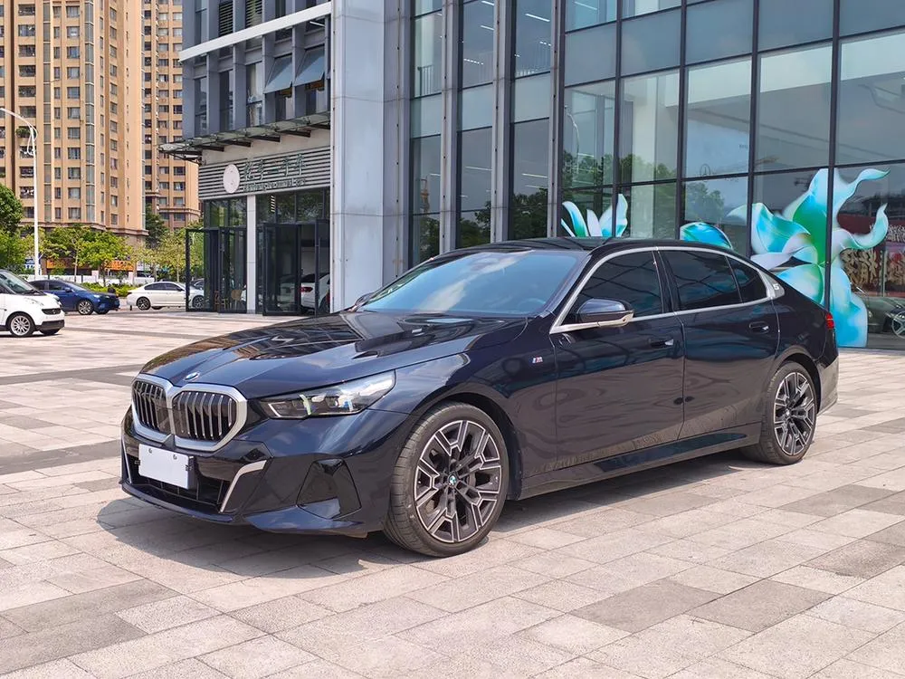 BMW 5-Series, 2025