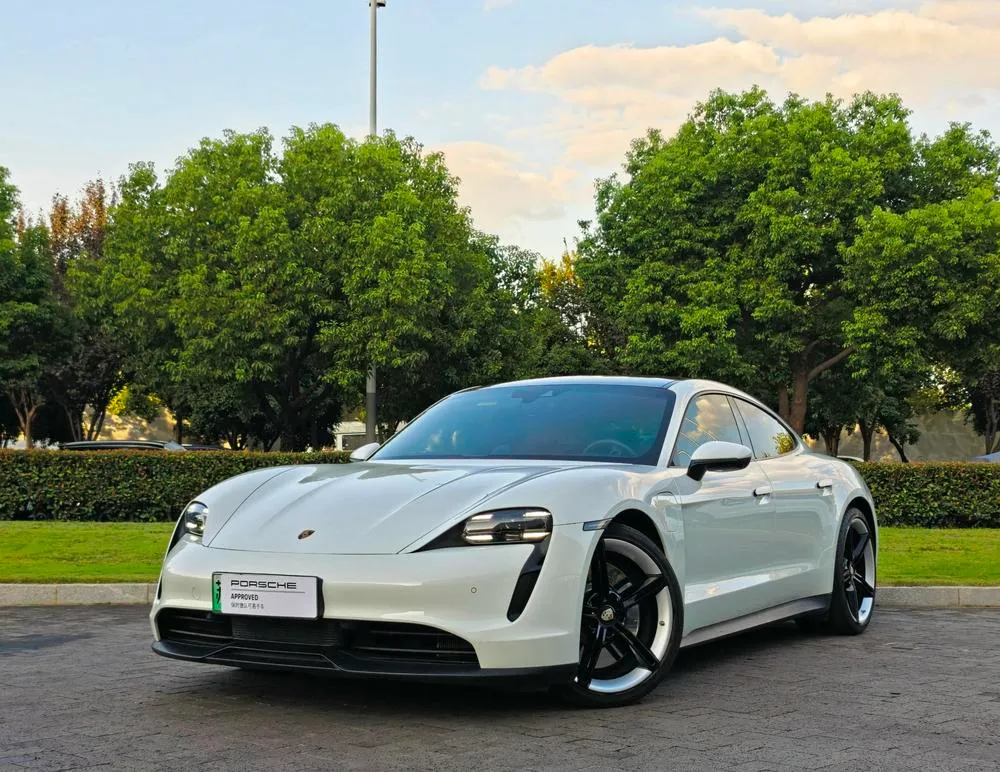 Porsche Taycan, 2022