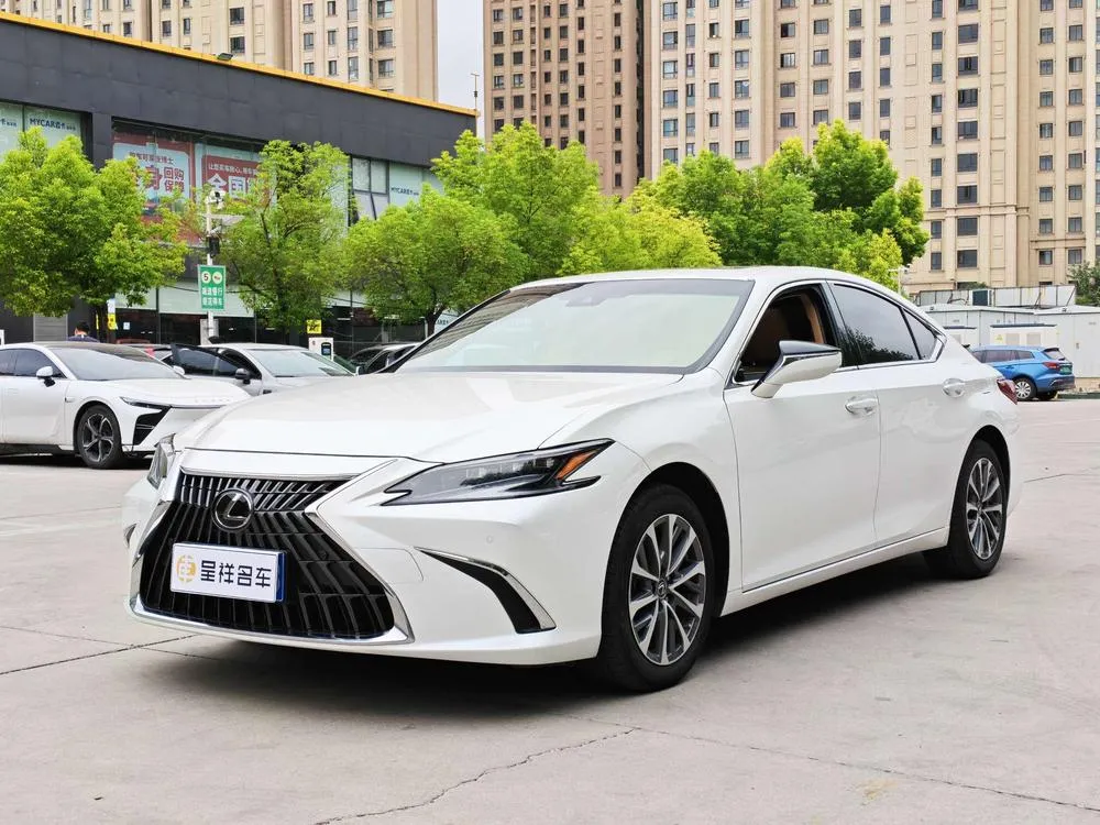 Lexus ES, 2022