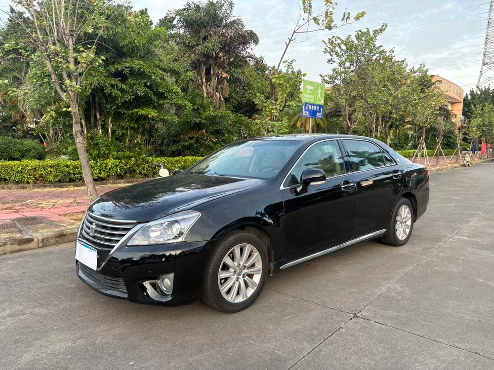 Toyota Crown, 2012