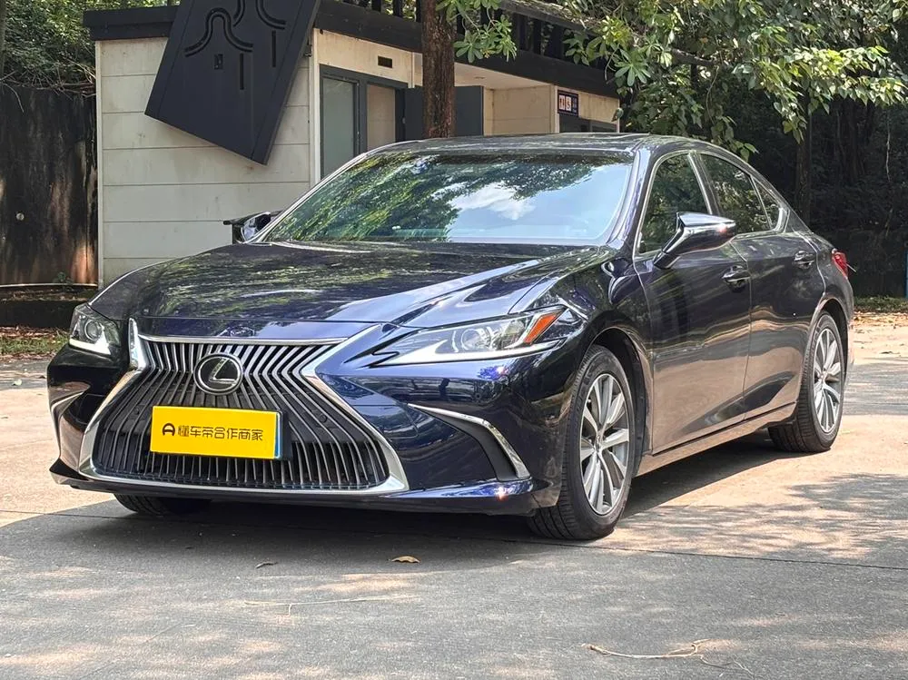 Lexus ES, 2020