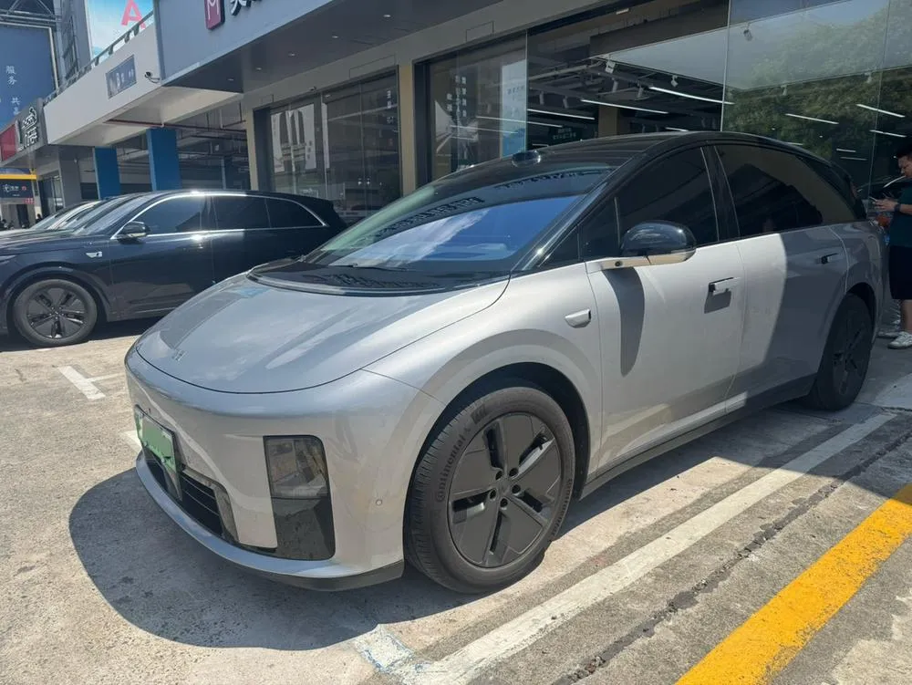 Li Auto i8, 2025