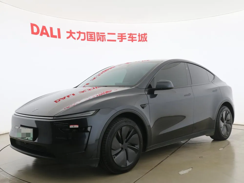 Tesla Model Y, 2025