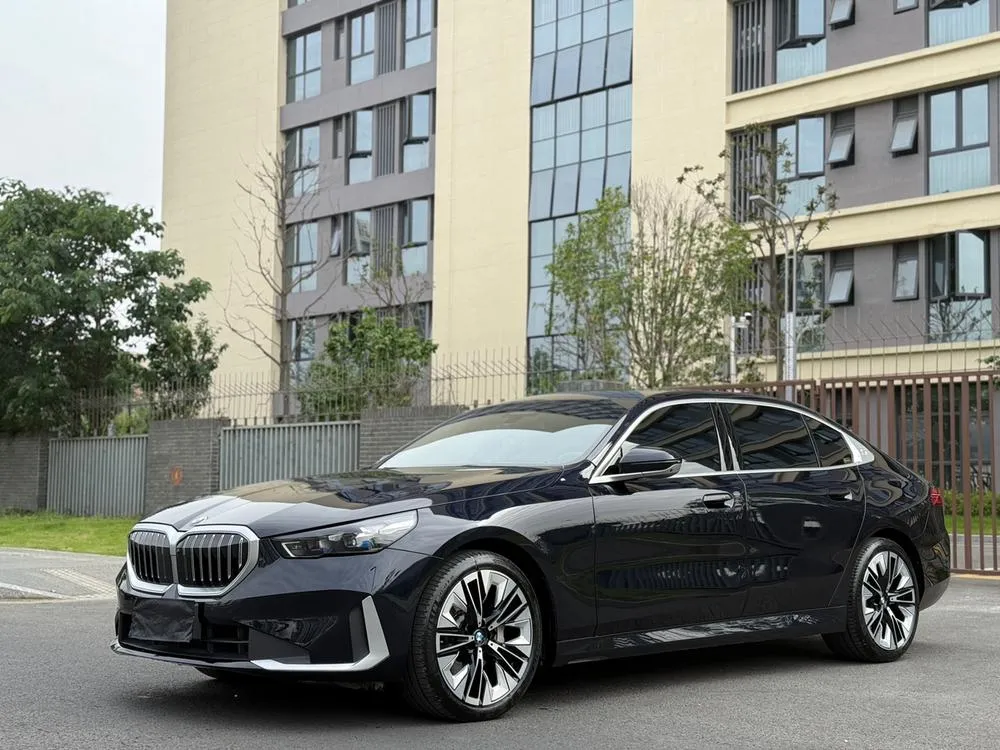 BMW 5-Series, 2025
