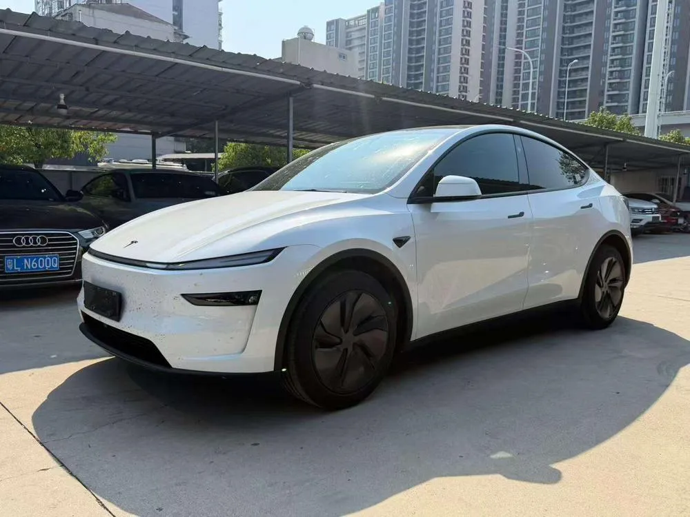 Tesla Model Y, 2026