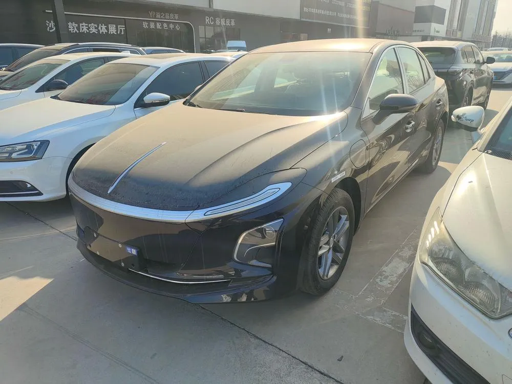 Hongqi E-QM5, 2025