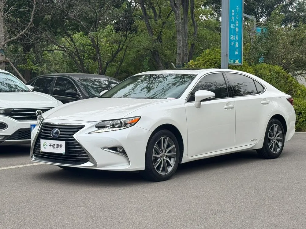 Lexus ES, 2015
