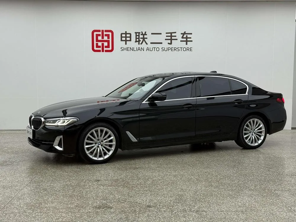 BMW 5-Series, 2022
