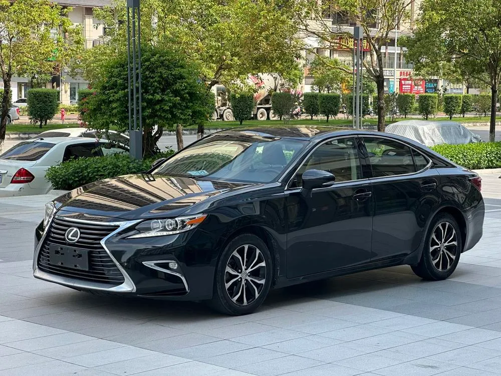 Lexus ES, 2015
