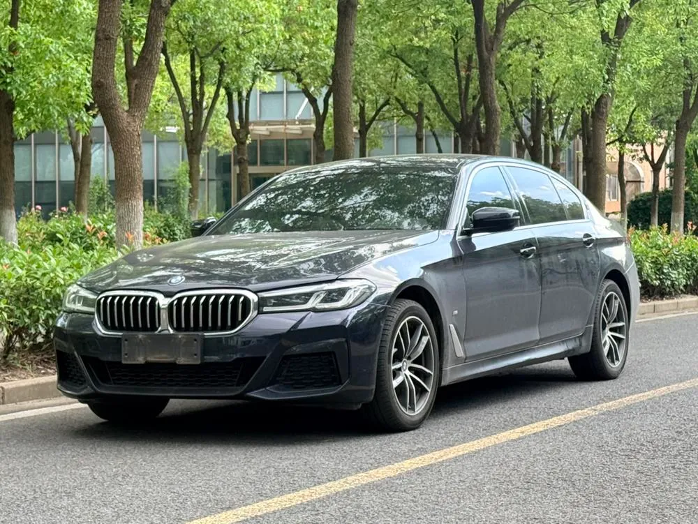 BMW 5-Series, 2022
