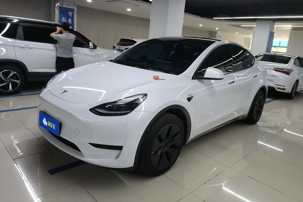 Tesla Model Y, 2024