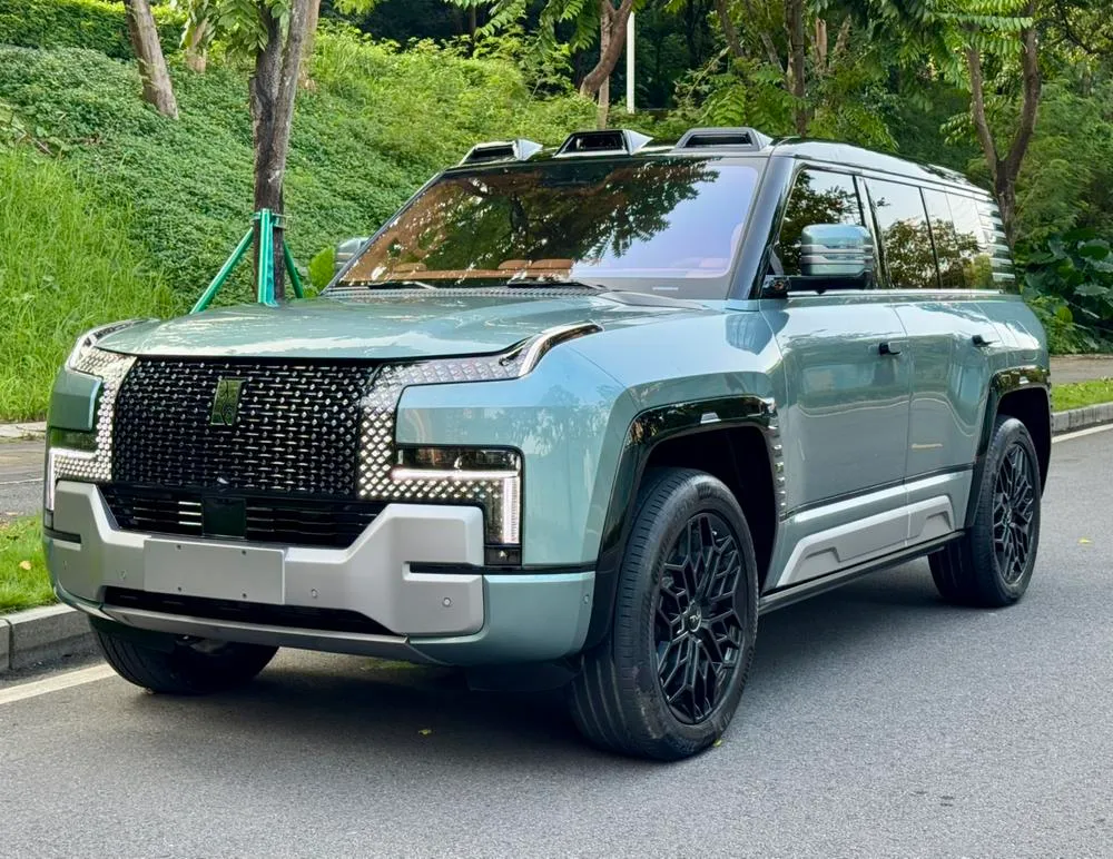 Yangwang U8, 2023