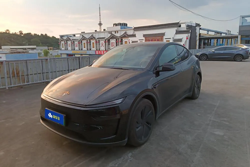 Tesla Model Y, 2026