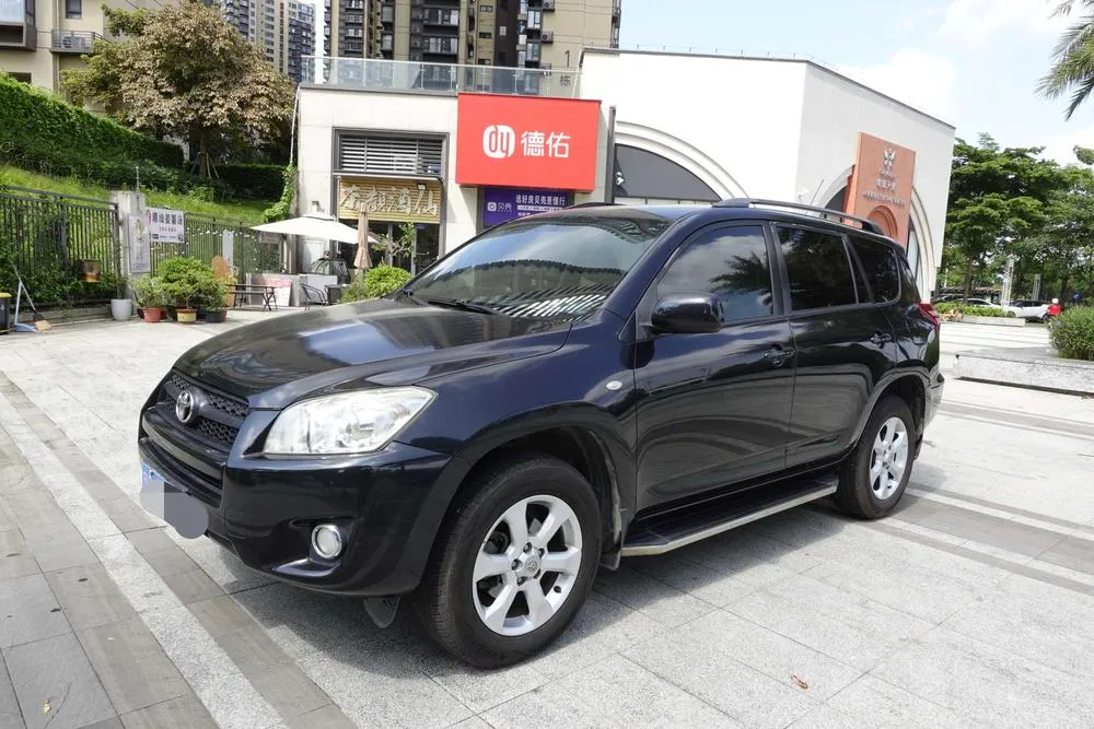 Toyota RAV4, 2011