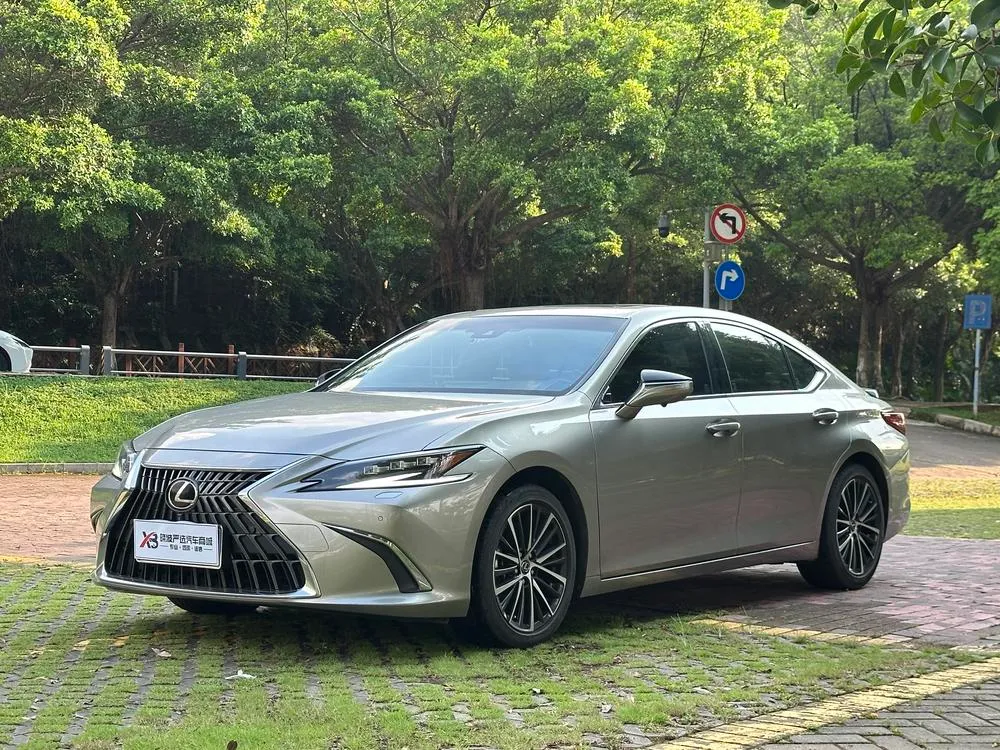 Lexus ES, 2022