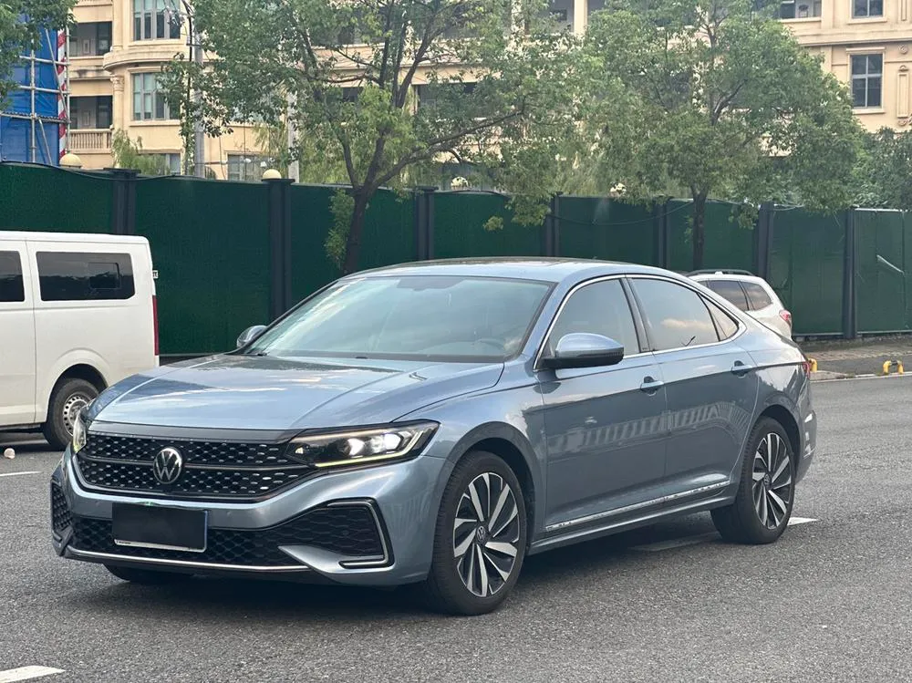 Volkswagen Passat, 2022