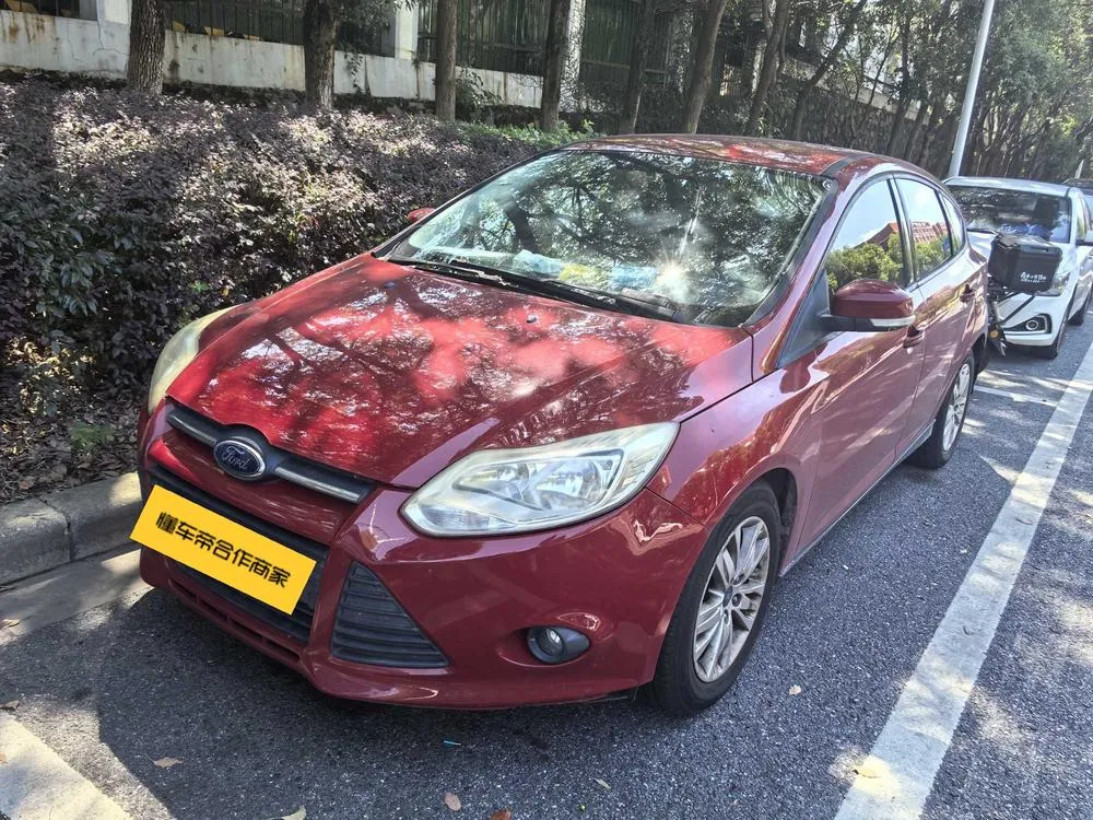 Ford Focus Hatchback 1.6L Auto Comfort Version, 2012 — фото 1