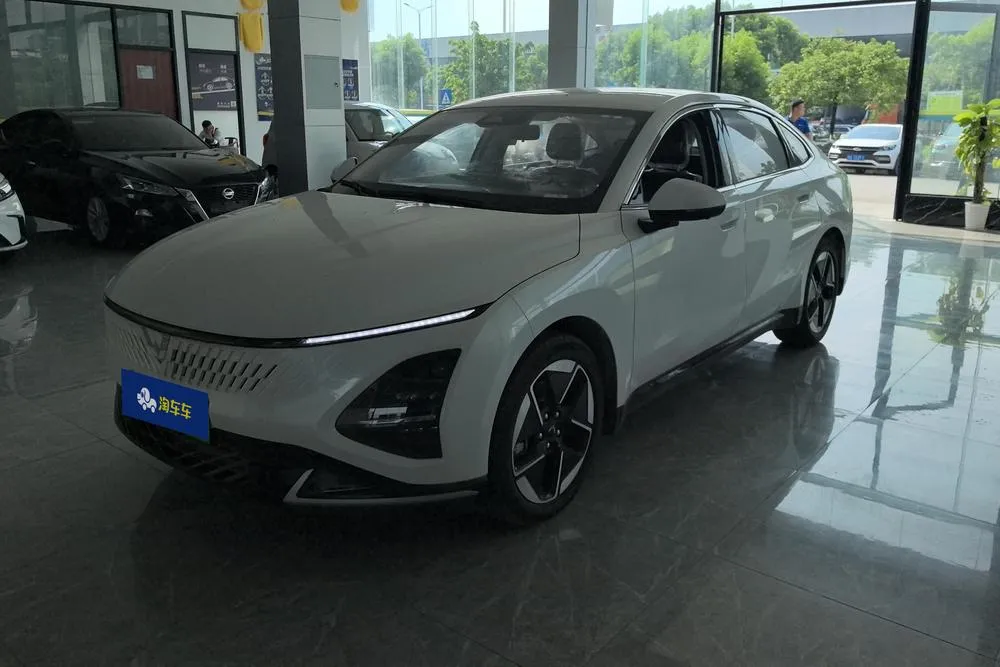 Wuling Starlight PHEV версия 150 Pilot версия, 2024 — фото 1