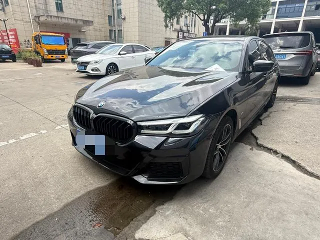 BMW 5-Series 525Li M Sport, 2022 — фото 1