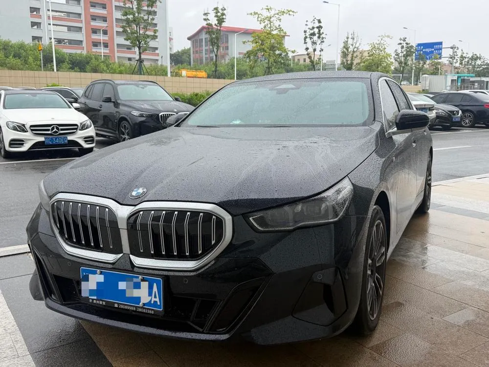 BMW 5-Series, 2025