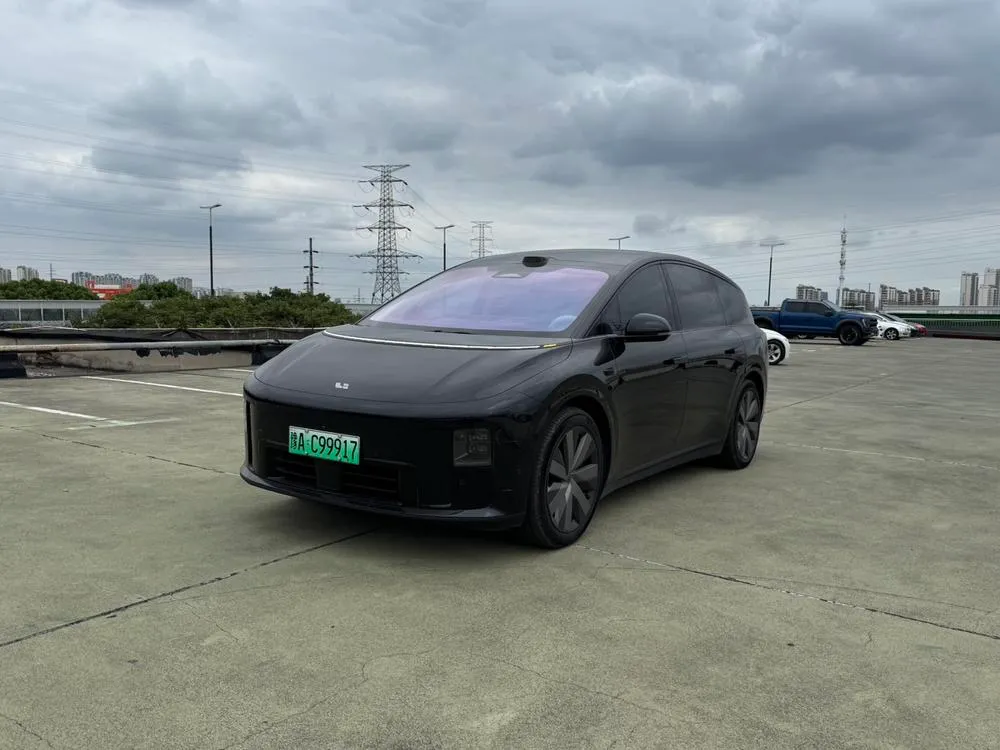 Li Auto i8, 2025