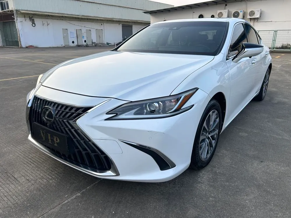 Lexus ES, 2022