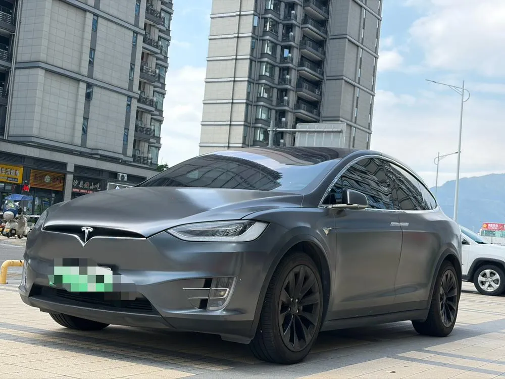 Tesla Model X, 2017
