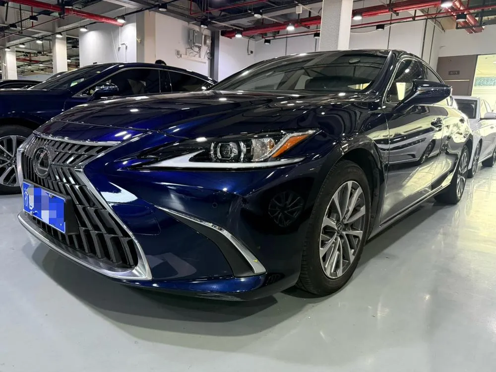 Lexus ES, 2022