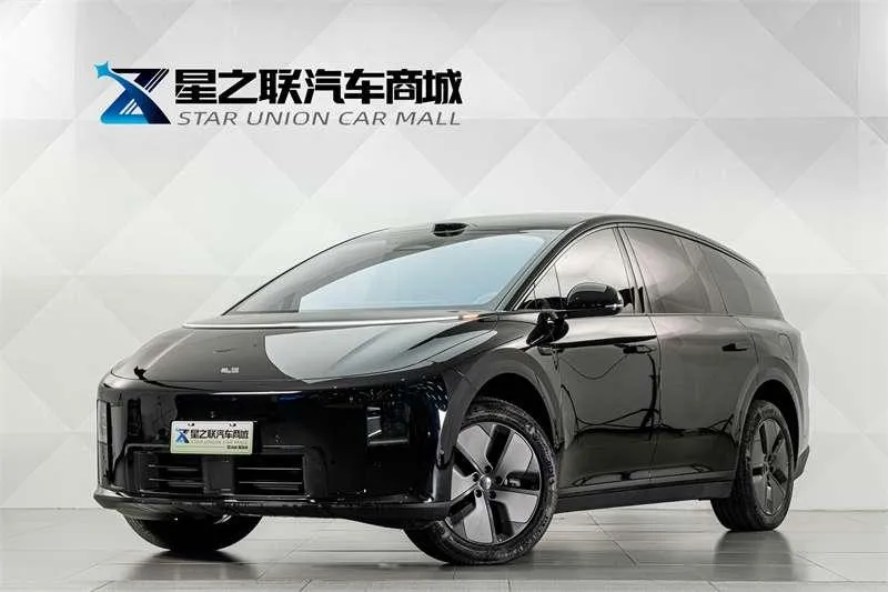 Li Auto i8, 2025
