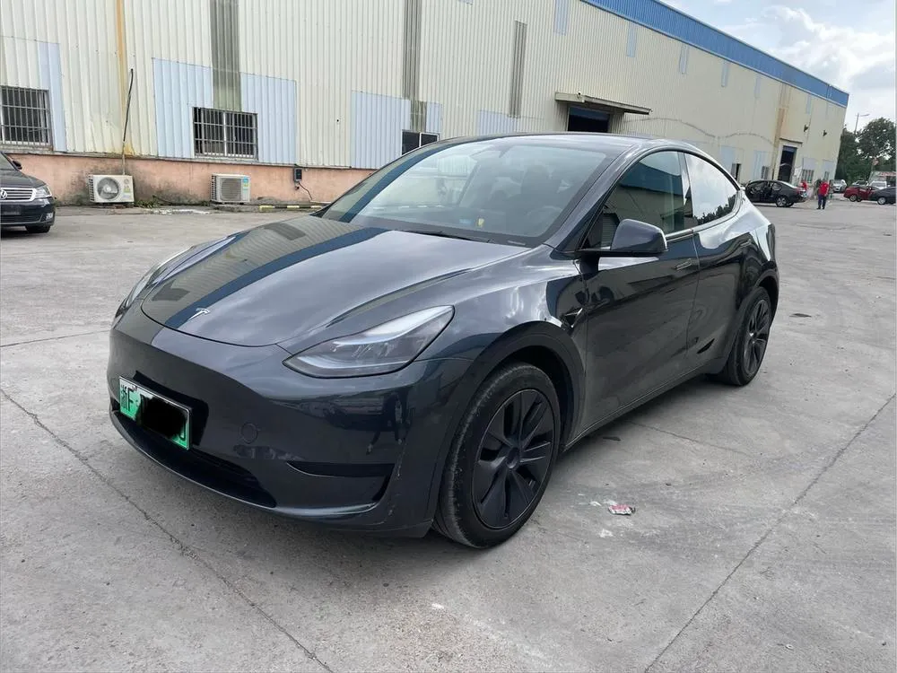 Tesla Model Y, 2024