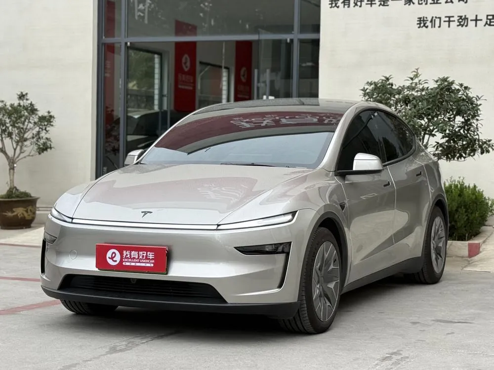 Tesla Model Y L, 2026