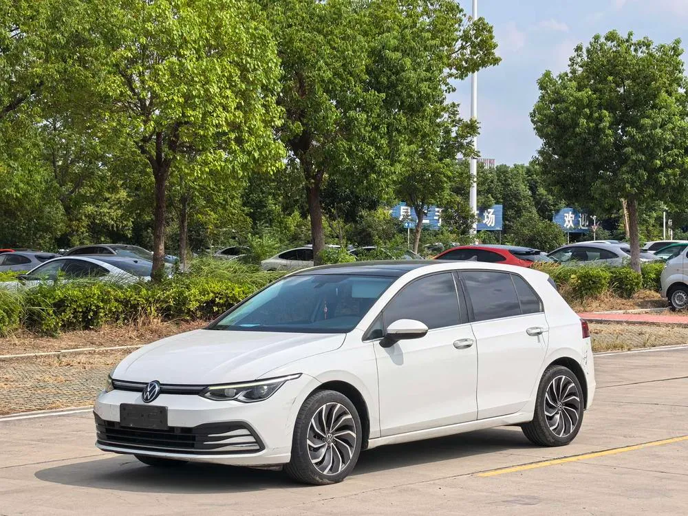 Volkswagen Golf, 2023