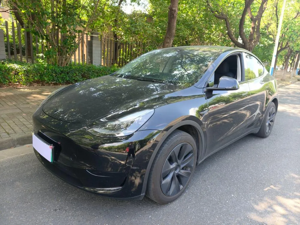 Tesla Model Y, 2024