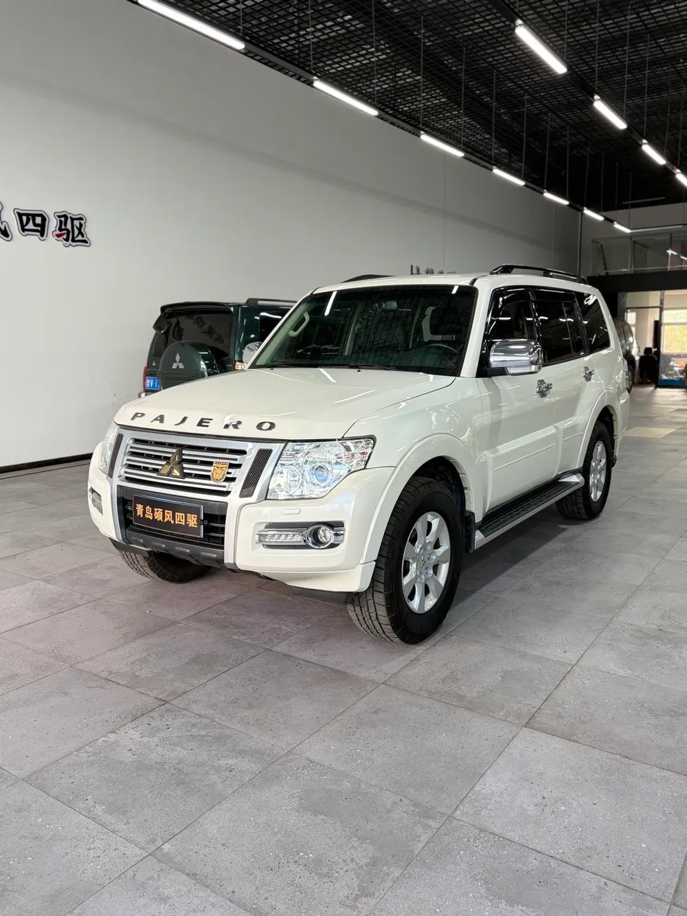 Mitsubishi Pajero (Import), 2019