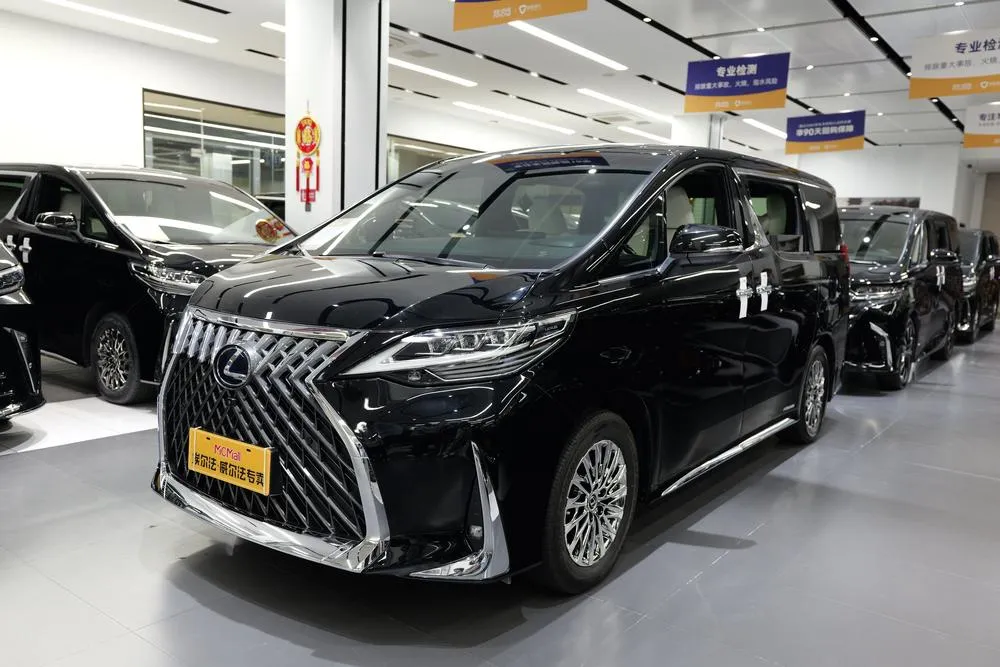 Lexus LM 2.5L Auto 4WD 7 Seater Parallel Import, 2020 — фото 1